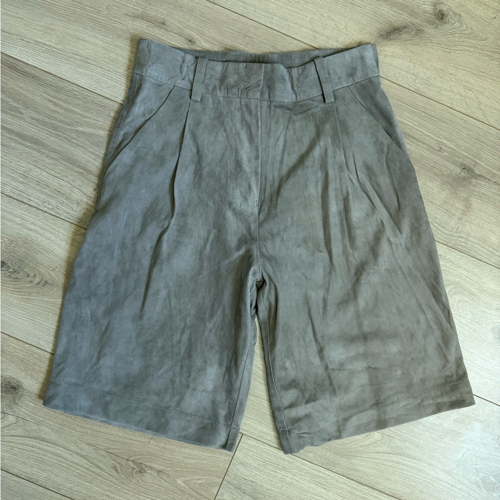 Amina Blu Suede Beige Womens Bermuda Shorts size 4